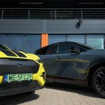 Mustang kontra Nismo. Który elektryk daje więcej frajdy z jazdy?