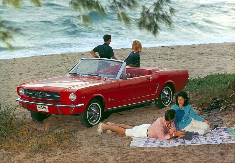 Mustang w latach 60. zmotoryzował Amerykę. 50 lat później będzie go można kupić także w Europie /East News