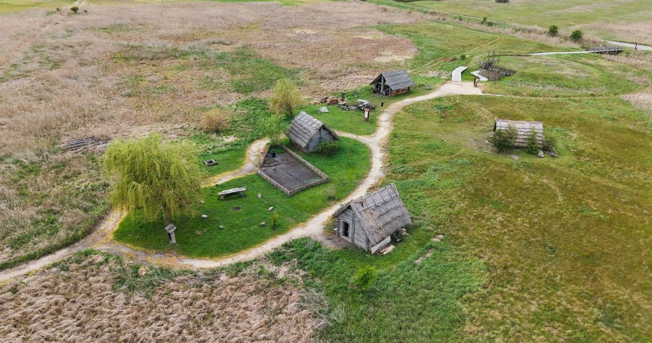 Muzeum Dawnych Słowian jest ośrodkiem archeologii doświadczalnej /ANDRZEJ ZBRANIECKI /East News