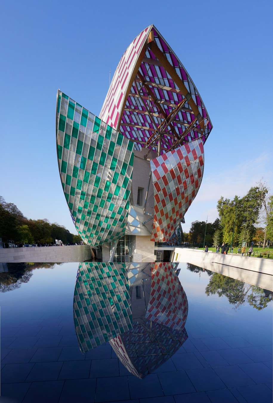 Muzeum Fundacji Louisa Vuittona w Paryżu /Shutterstock