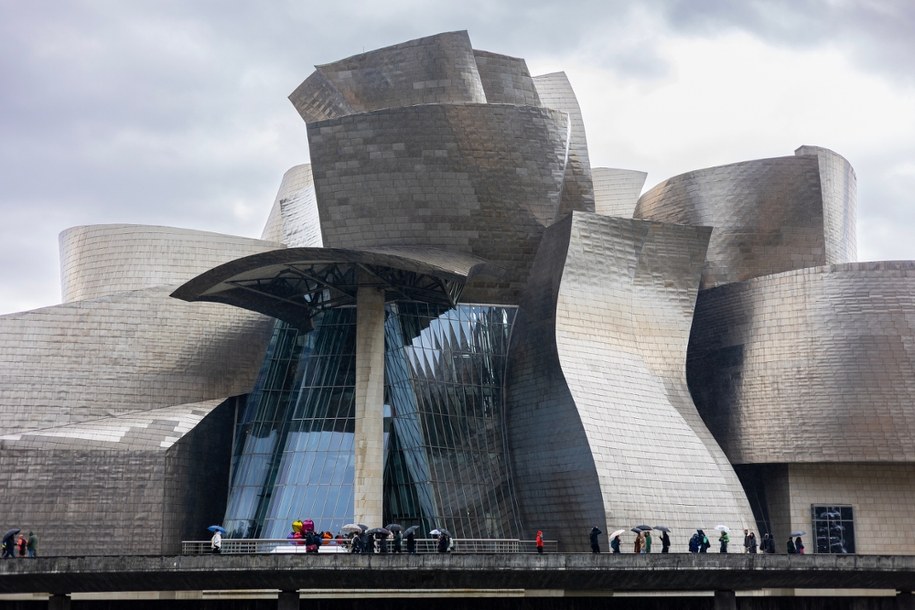 Muzeum Guggenheima w Bilbao /Shutterstock