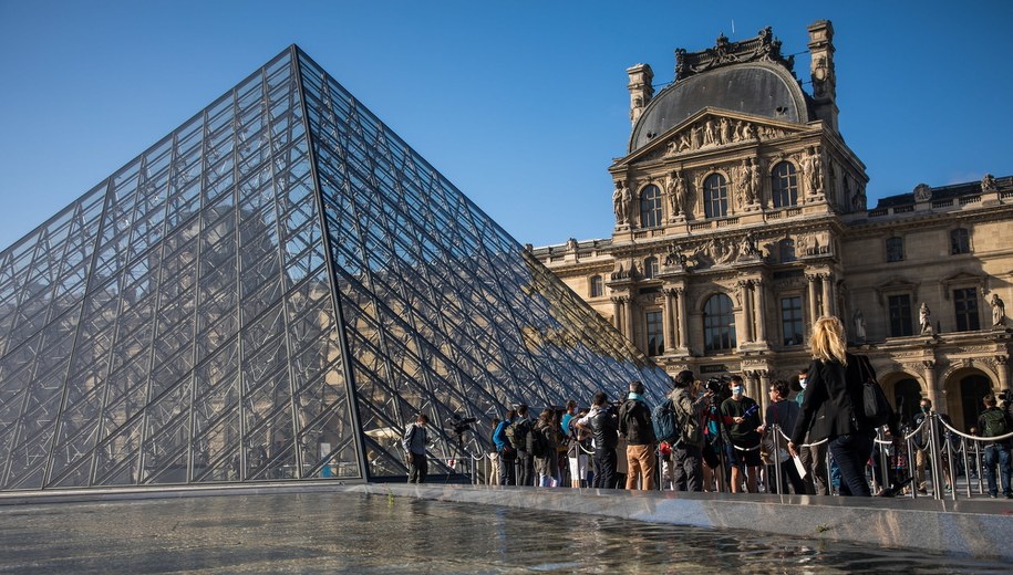 Muzeum Luwru /CHRISTOPHE PETIT TESSON /PAP/EPA