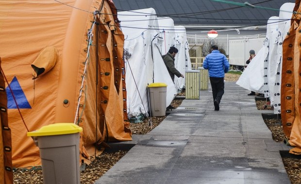 Muzułmanie ostrzelali chrześcijan w obozowisku uchodźców koło Dunkierki