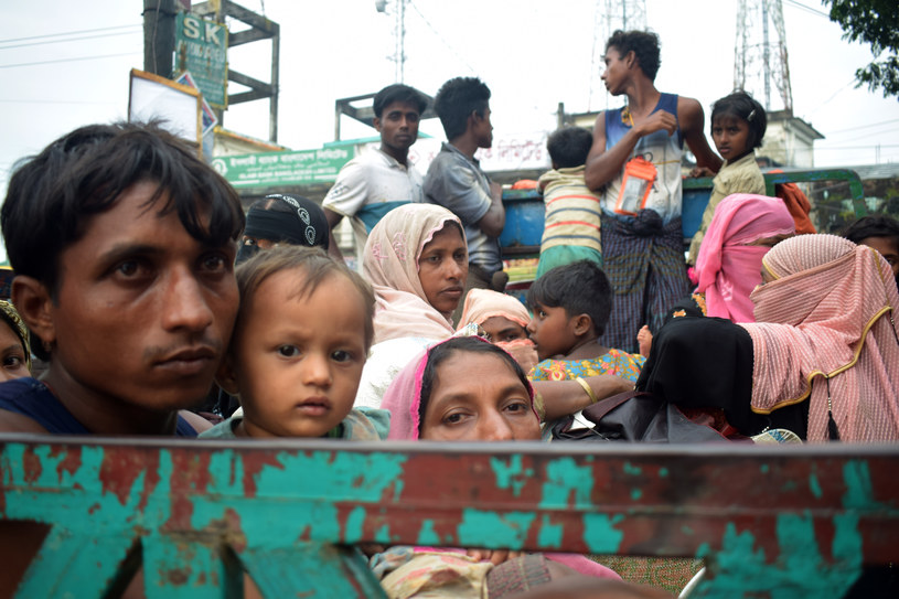 Muzułmanie Rohingya uciekają przed przemocą w Birmie /Jasmin RUMI /AFP