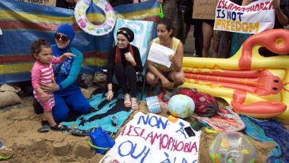 Muzułmanki mają prawo nosić na plażach burkini. To orzeczenie francuskiej Rady Stanu
