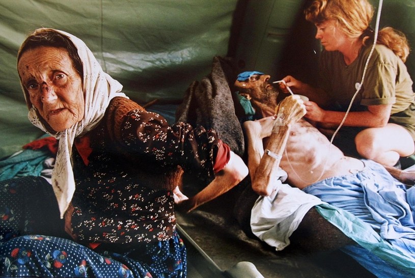 Muzułmańskie małżeństwo ze Srebrenicy, uratowane przez oddziały ONZ /AFP /East News