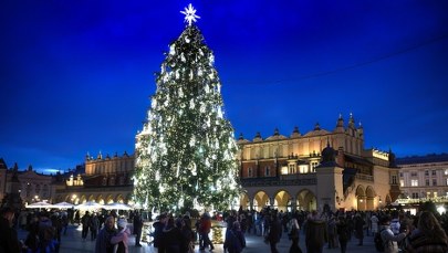 Muzyczne rozświetlenie choinki na Rynku Głównym w Krakowie z RMF FM 