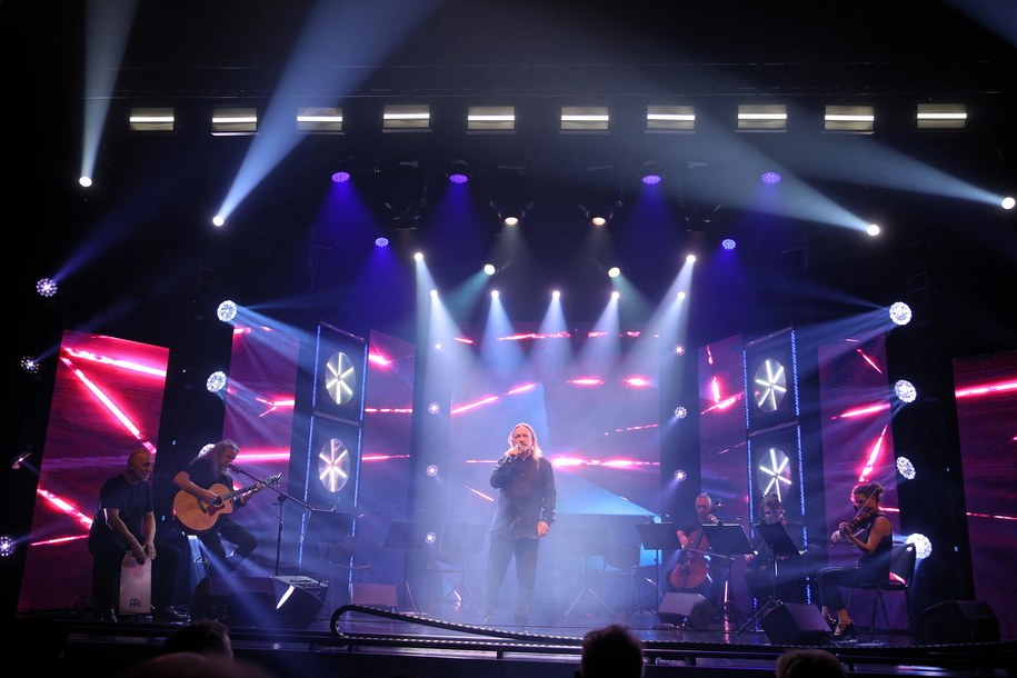 Muzyk Marek Piekarczyk podczas koncertu z okazji swoich 70. urodzin w Teatrze Groteska w Krakowie //Łukasz Gągulski /PAP