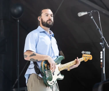 Muzyk The 1975 przejedzie ponad 1600 km rowerem! Podjął wyzwanie w szczytnym celu