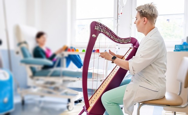 Muzyka, która leczy. Pierwsze w Polsce sesje muzykoterapii na oddziale onkologii 