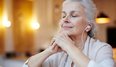 Muzyka na chorobę Alzheimera. Czy można zatrzymać objawy?