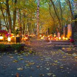 Muzyka na cmentarzu oraz nić i igła w Zaduszki. Jakie są cmentarne przesądy?