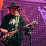 Muzyka Neila Younga znika ze Spotify. Powodem jest dezinformacja o szczepionkach