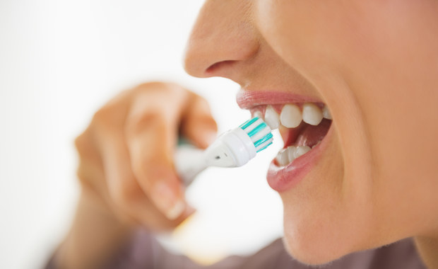 Mycie zębów dla opornych. Porady naszego eksperta 