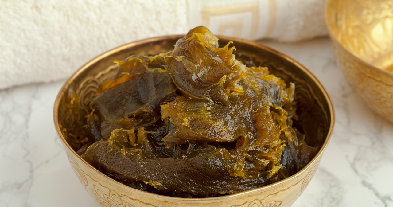 Mydło dziegciowe można kupić w formie pasty, mazi albo w kostce. Niezależnie od konsystencji, ma cenne właściwości dla skóry /123RF/PICSEL