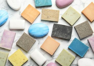 Mydło szare, siarkowe, czarne – różnice, właściwości 