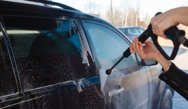 Myjesz auto na myjni bezdotykowej? Nie popełnij tego błędu