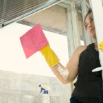 Myjesz okna w ten sposób? Nie dziw się, że są całe w smugach