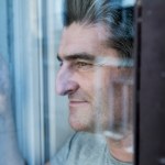 Myślał, że za ścianą mieszka niedźwiedzica. Źródłem dźwięków była sąsiadka