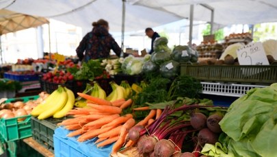 Myślałeś, że są zdrowe? Zobacz, co znaleziono w warzywach i owocach z lokalnych upraw