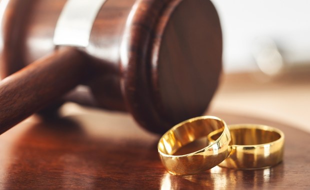 Myśleli, że są po rozwodzie. W sądzie mocno się zdziwili