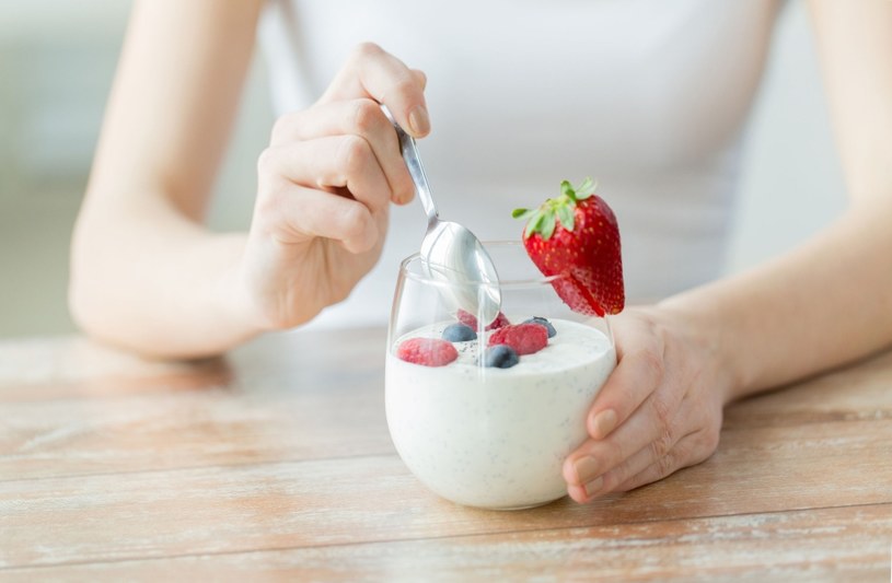 Myślisz, że jogurt owocowy jest zdrowy? Nie dla wszystkich... /123RF/PICSEL
