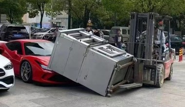 Myślisz, że masz zły dzień? Przynajmniej nie upuściłeś pieca na Ferrari