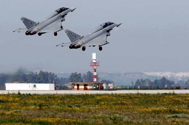 Myśliwce Eurofighter wylatują z bazy Moron de la Frontera /PACO PEREZ /PAP/EPA