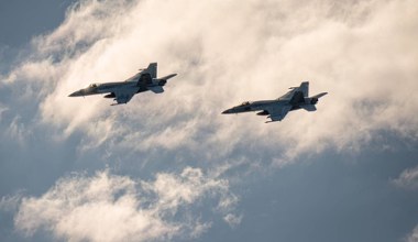 Myśliwce F/A-18 nad Polską. Przyleciały z największego lotniskowca świata