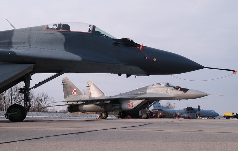 Myśliwce MiG-29 na płycie postojowej /East News