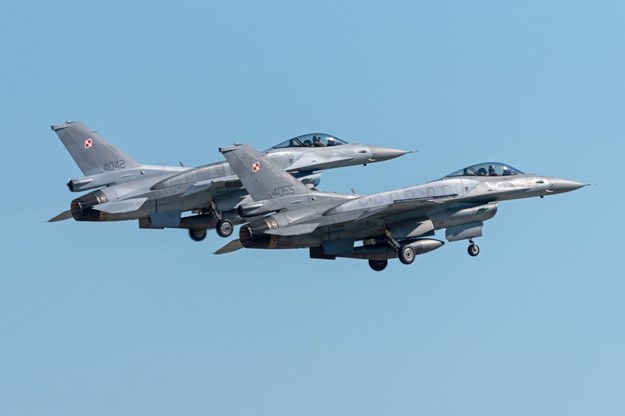 Myśliwce wielozadaniowe F-16 na zdjęciu ilustracyjnym. /Shutterstock