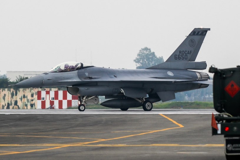 Myśliwiec F-16V Sił Powietrznych Tajwanu. Tajpej jeszcze czeka na dostawy dodatkowych samolotów, które zamówił w 2019 roku /CENG SHOU YI/NurPhoto /AFP