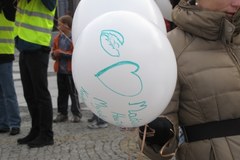 Mysłowice: Balony z imionami zmarłych dzieci poszybowały w niebo