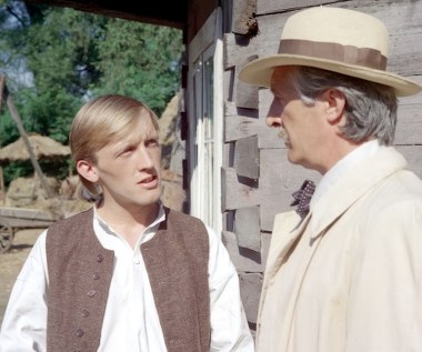 "Myśmy się wszyscy od razu zaprzyjaźnili, nikt nie traktował mnie jak debiutanta" - wspomina Artur Barciś. To była jego pierwsza duża rola kinowa (wcześniej zagrał w odcinku "07 zgłoś się"). Gdy Jerzy Hoffman, który pamiętał go jeszcze z filmu "Do krwi ostatniej", zaproponował mu rolę kalekiego młynarza bez zdjęć próbnych, aktor był bardzo szczęśliwy.

"Marzyłem o tym, żeby zagrać w takim filmie. Scenariusz był świetny - mówi - (...) Miałem poczucie, że złapałem Pana Boga za nogi". 