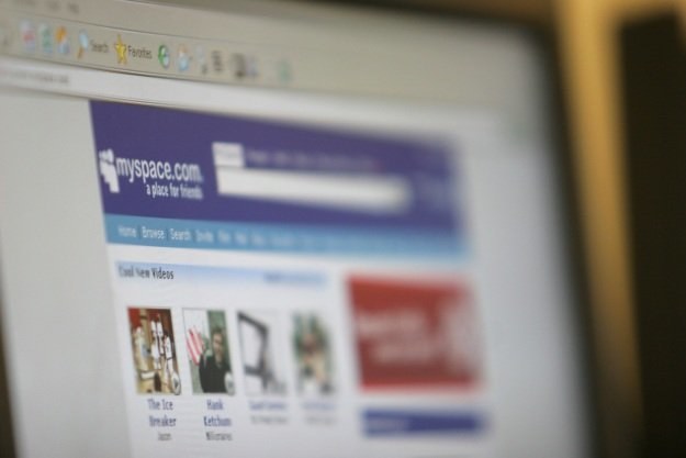 MySpace oficjalnie przyznał się do przegranej z Facebookiem /AFP