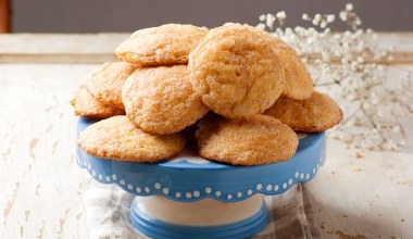 Na 11 listopada piekę zamiast rogali. Włoskie ciasteczka do maczania znikają błyskawicznie ze stołu