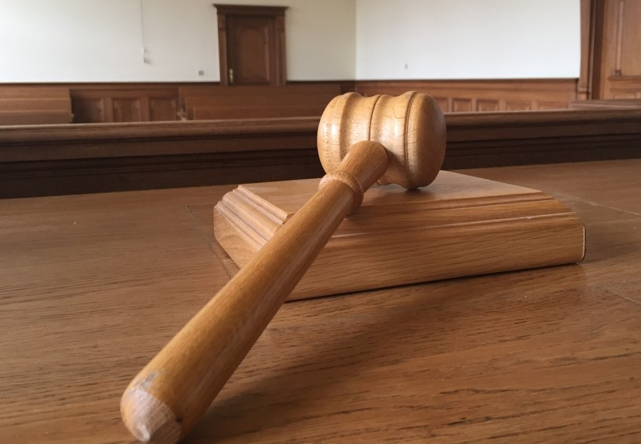 Wykorzystywał seksualnie córkę, odurzał ją wybielaczem. Wyrok: 12 lat więzienia