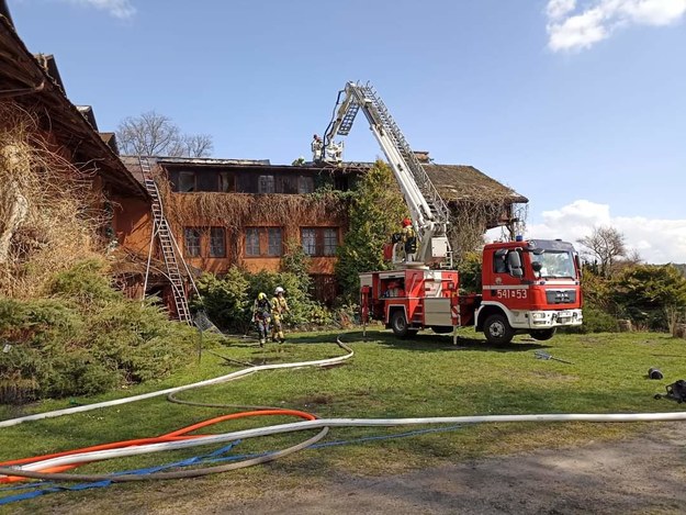 Na 2,5 miliona złotych oszacowano straty po wczorajszym pożarze hotelu Galindia /KW PSP w Olsztynie /