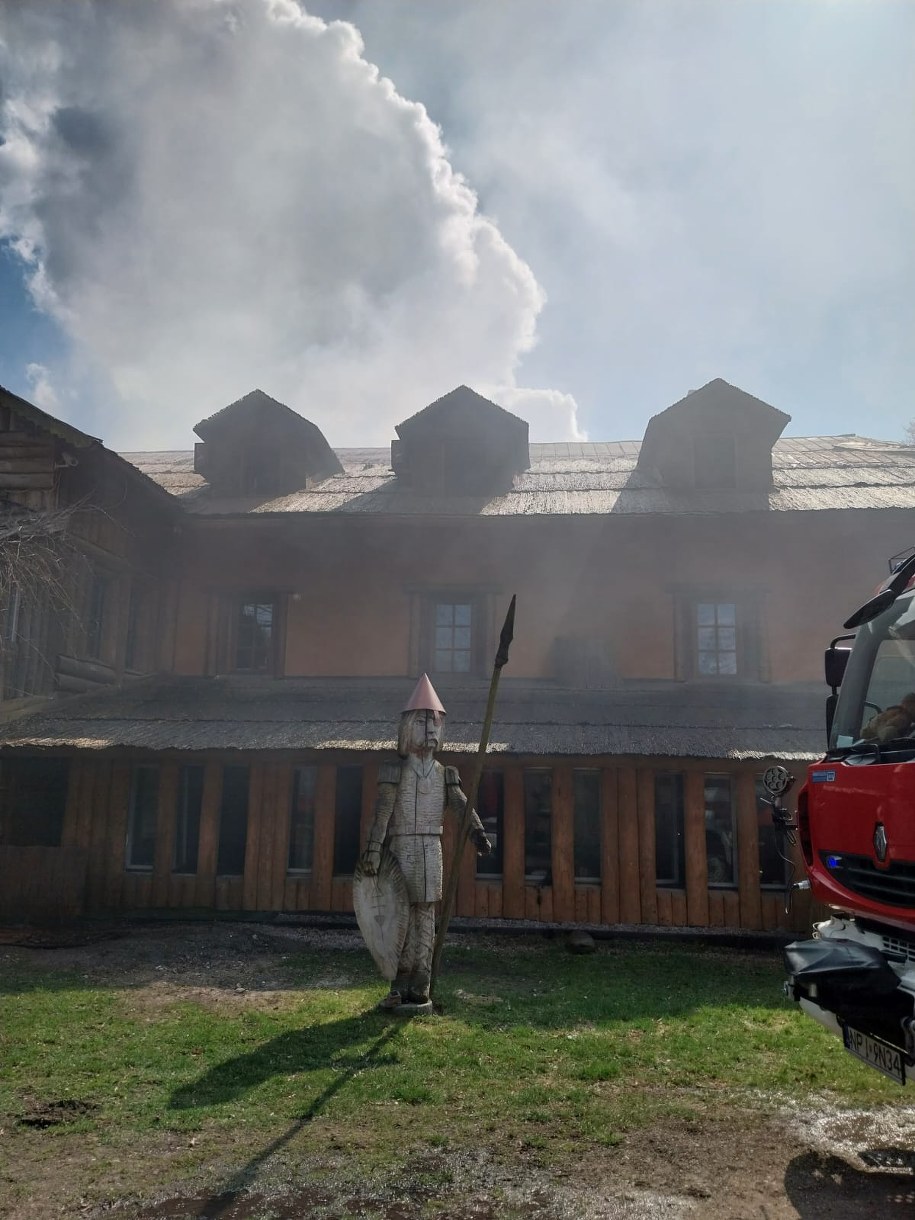 Na 2,5 miliona złotych oszacowano straty po wczorajszym pożarze hotelu Galindia /KW PSP w Olsztynie /