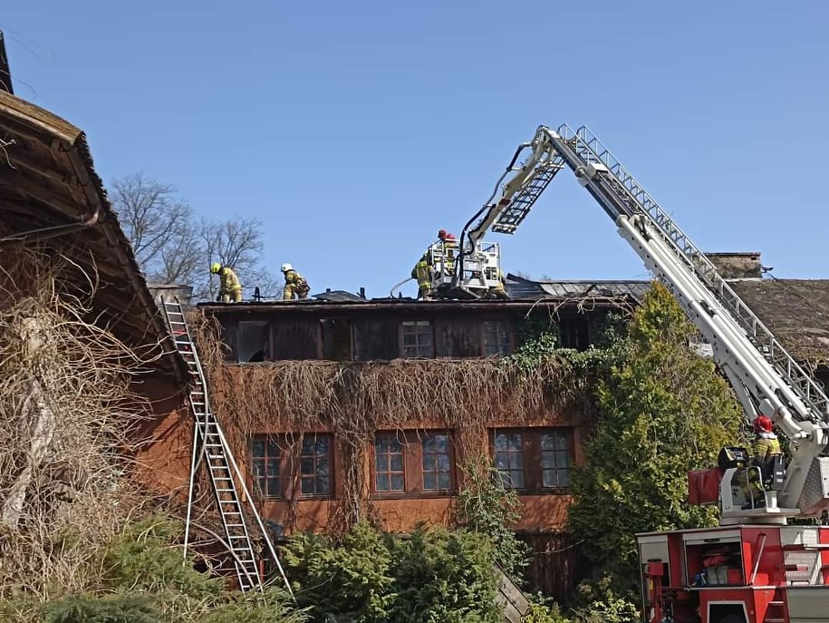 Na 2,5 miliona złotych oszacowano straty po wczorajszym pożarze hotelu Galindia /KW PSP w Olsztynie /