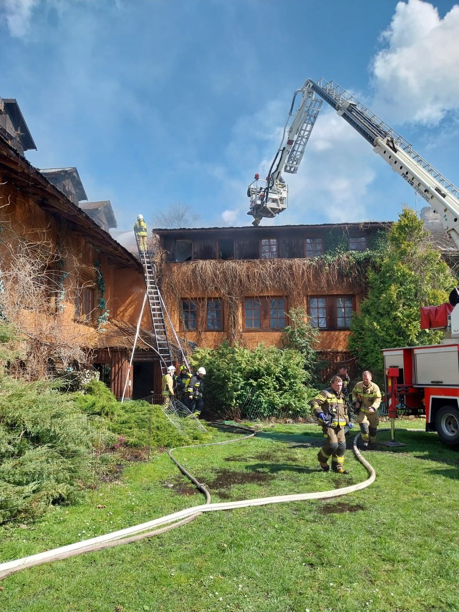 Na 2,5 miliona złotych oszacowano straty po wczorajszym pożarze hotelu Galindia /KW PSP w Olsztynie /