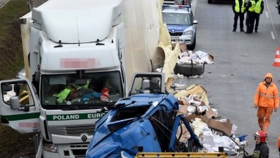 Na A1 w okolicach Natolina zderzyły się ciężarówki. 1 osoba nie żyje