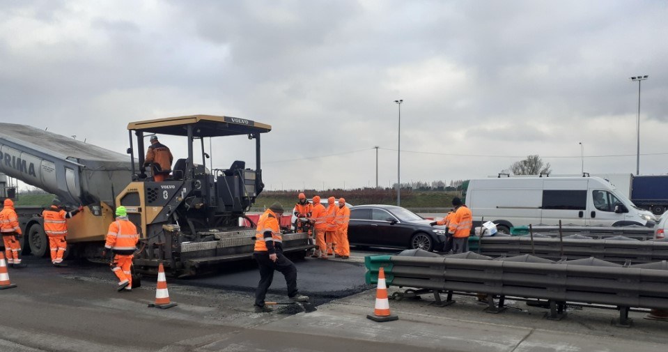 Na A2 i A4 likwidowane są bramki, zmieniane oznakowanie poziome i pionowe. Wszystko z powodu e-TOLL, który startuje 1 grudnia. /GDDKiA