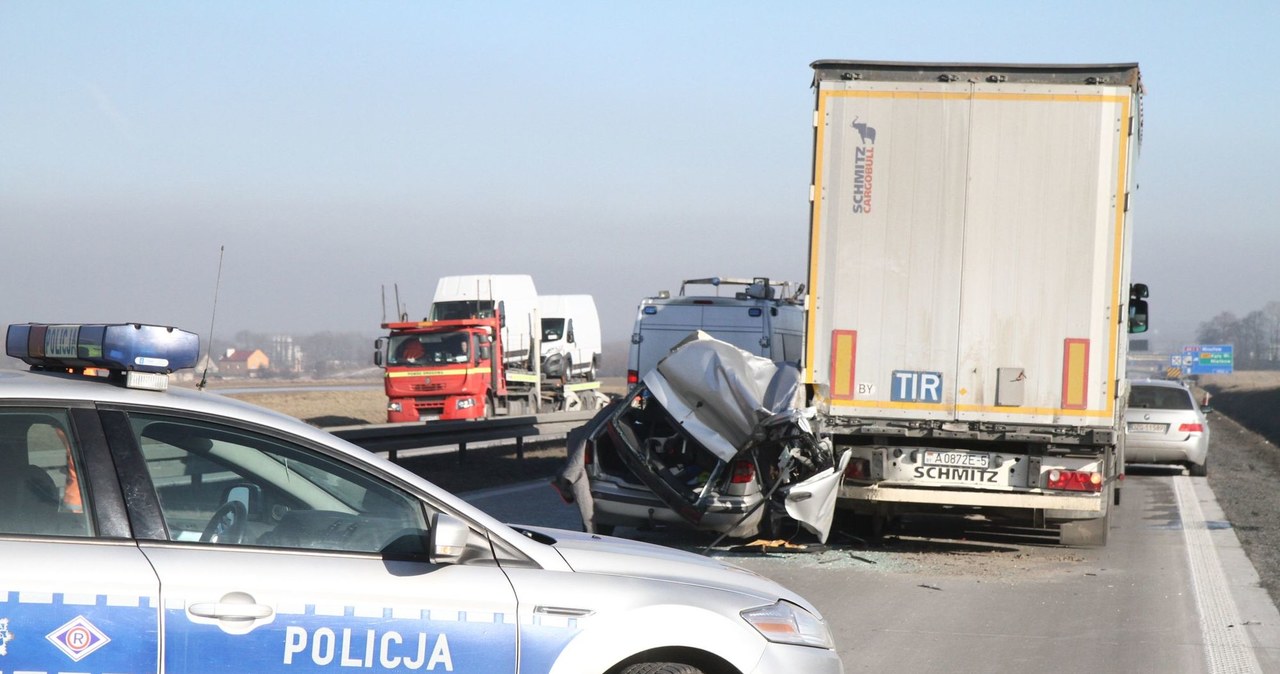 Na autostradach coraz częściej dochodzi do wypadków /Jarosław Jakubczak /East News