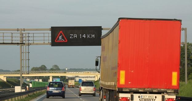 Na autostradach tiry zaczną płacić na bramkach. Fot: Łukasz Jóźwiak /Reporter