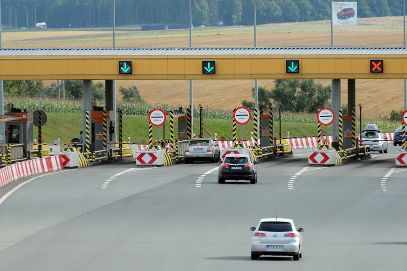 Na autostradzie A1 system monitoruje prędkość jazdy /Wojciech Stóżyk /Reporter