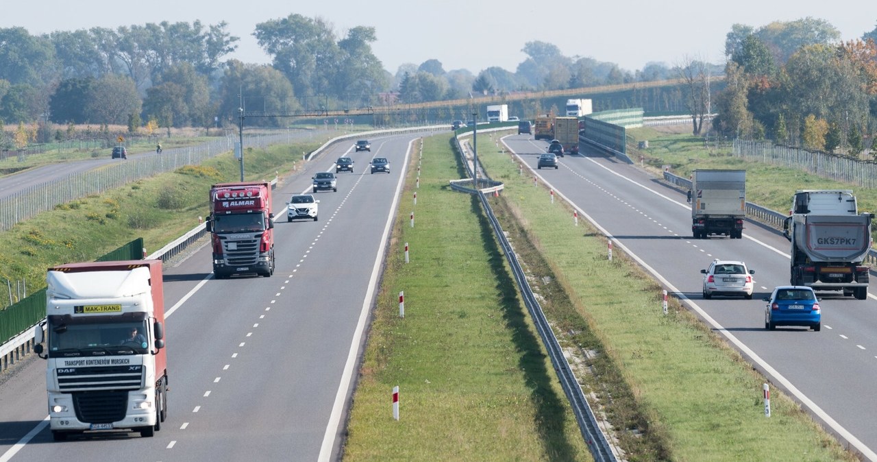 Na autostradzie A2 ruszają prace związane z budową trzeciego pasa. /zdjęcie ilustracyjne/ / WOJCIECH STROZYK/REPORTER  /East News