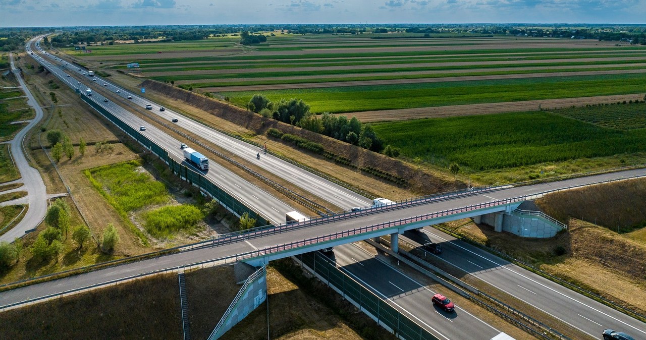 Na autostradzie A2 spotkać będzie można specjalny samochód. Zatrzymywać się będzie co 50 metrów. /Krzysztof Nalewajko /GDDKiA