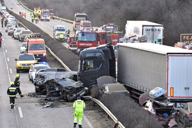 Na autostradzie rozegrały się dramatyczne sceny /Peter Lakatos /PAP/EPA