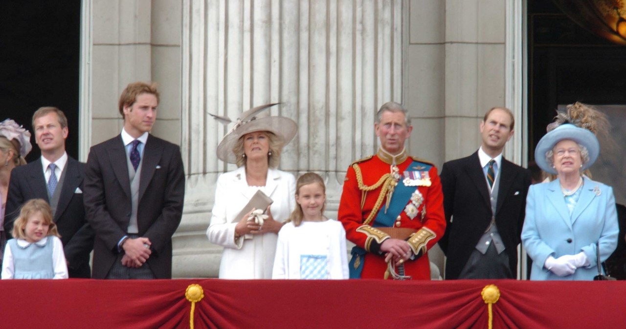 Na balkonie pałacu Buckingham (pierwszy z lewej, obok księcia Williama) /East News